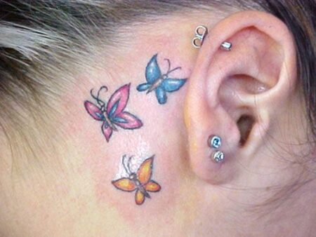 tatuagem-feminina-atras-da-orelha