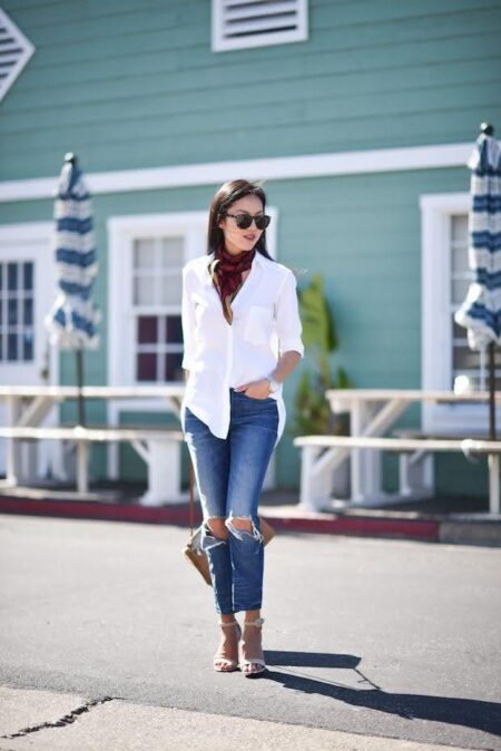 Foto: Calça jeans na moda em 2020: modelo com corte reto fica elegante com  complementos mais sofisticados, como blazer e salto - Purepeople