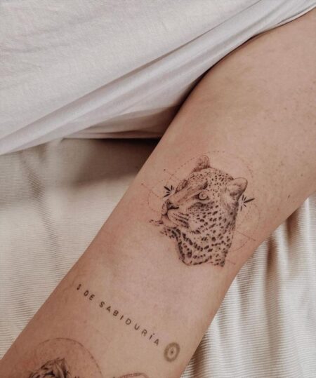 26-ideias-de-tatuagem-de-onca-feminina