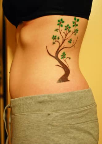 tatuagem-na-costela-feminina