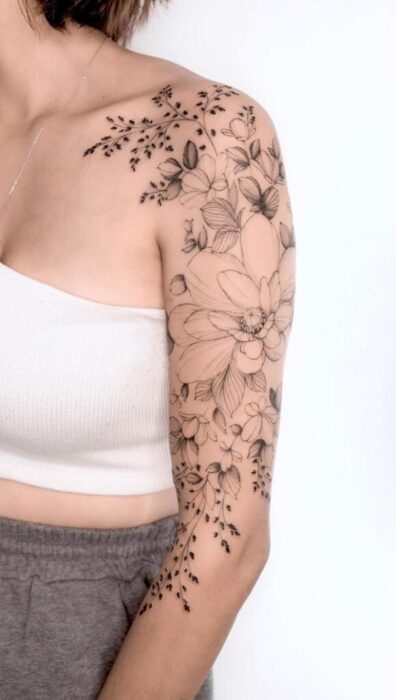 tatuagem-feminina-braco-fechado-flores