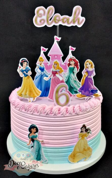 Decoração de bolo tema: Princesas Disney 👑 . . . #decoracionpasteles