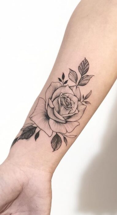 tatuagem-feminina-rosa
