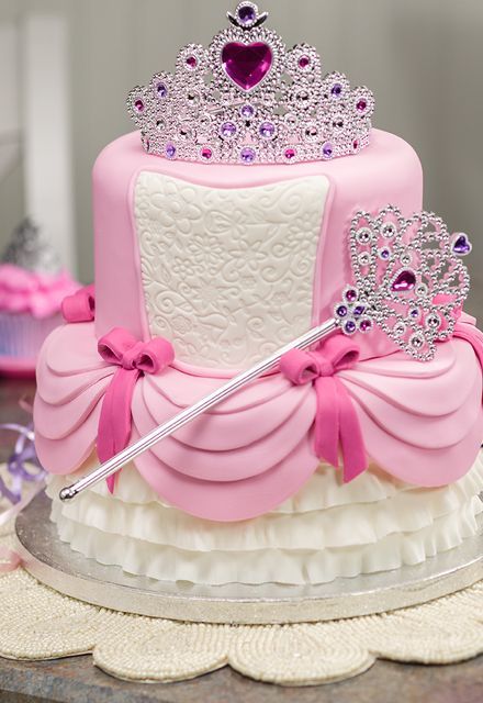 Rogerio Cake Designer: Bolo Princesas Rosa e Branco Coroa