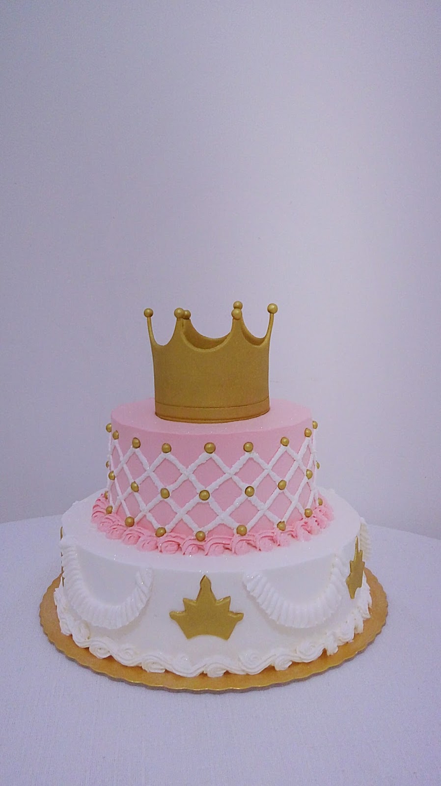 Bolo Coroa de princesa - BetaCakes fazendo a sua festa mais feliz!