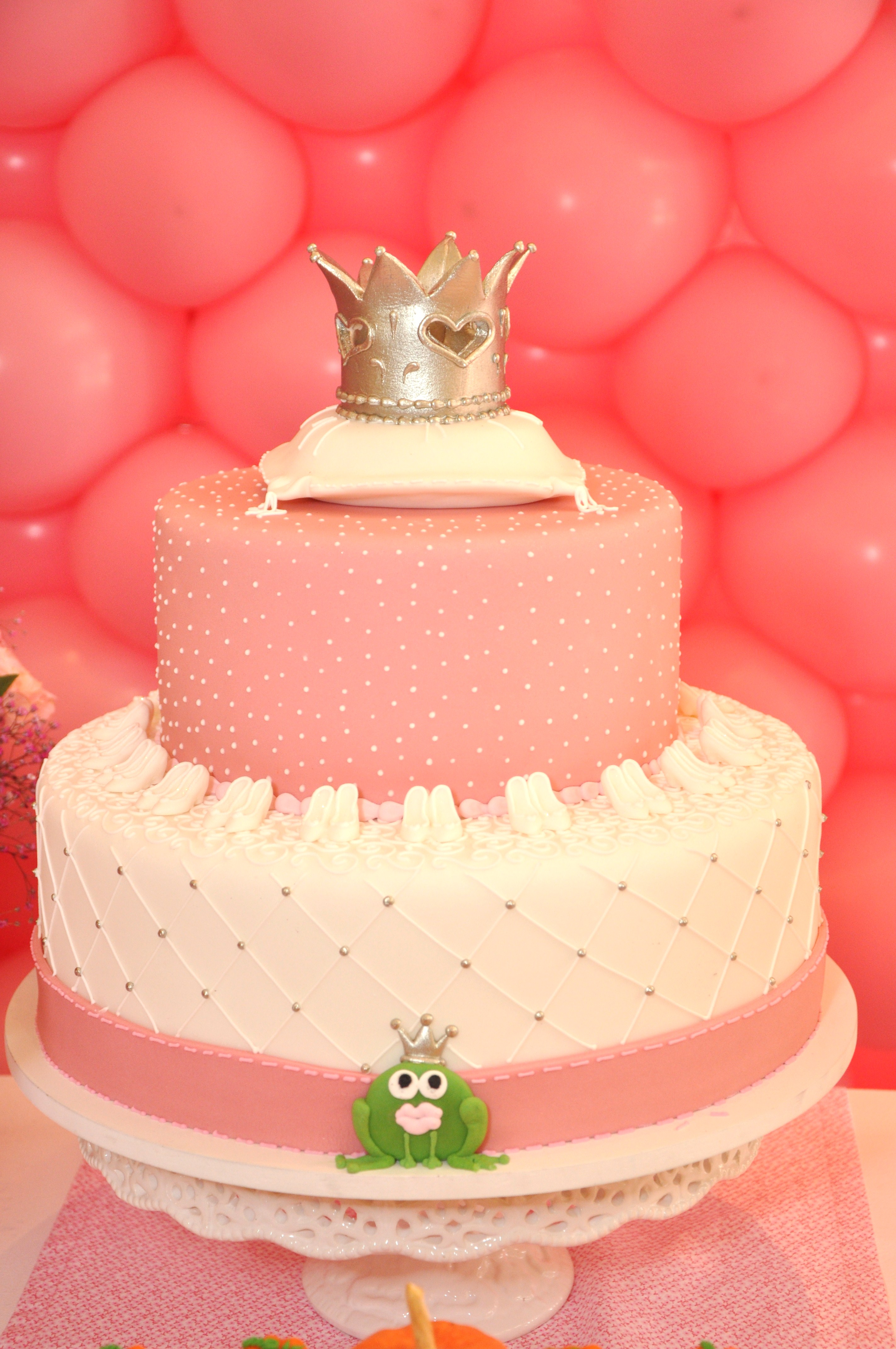 Bolo Coroa de princesa - BetaCakes fazendo a sua festa mais feliz!