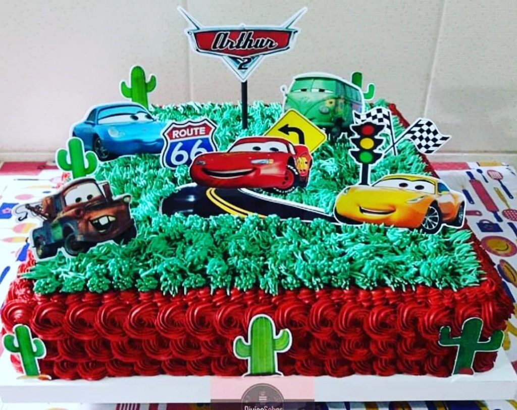 bolo carros quadrado  Bolo carros, Decoração de festa infantil tema carros,  Bolo de carro