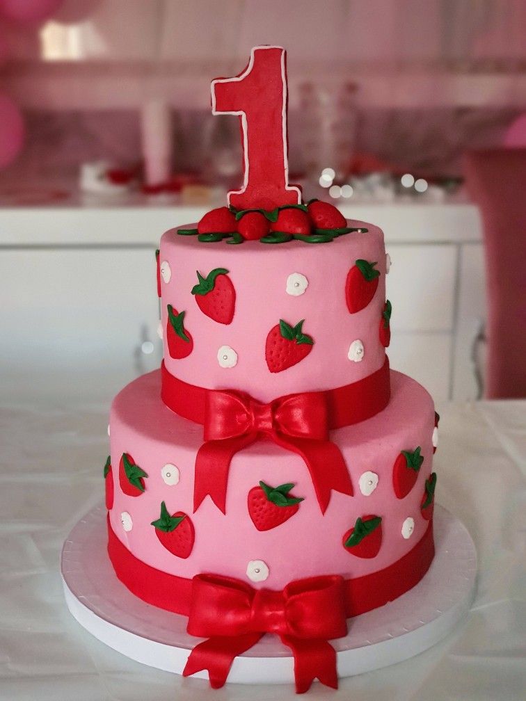 Bolo da Moranguinho: 80 ideias delicadas e tutoriais de como fazer   Strawberry shortcake party, Strawberry shortcake birthday, Princess smash  cakes