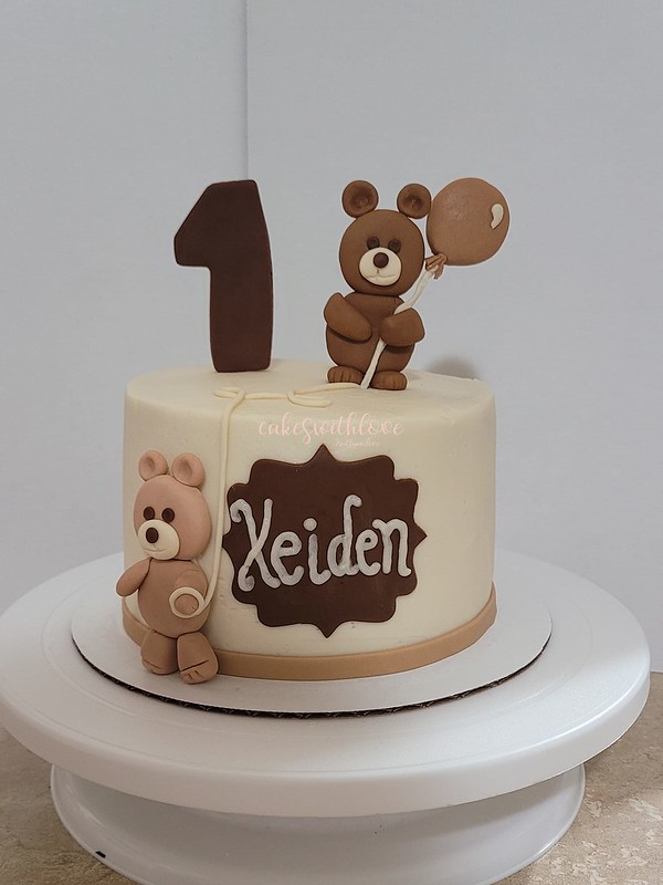 Teddy bear decorated cake