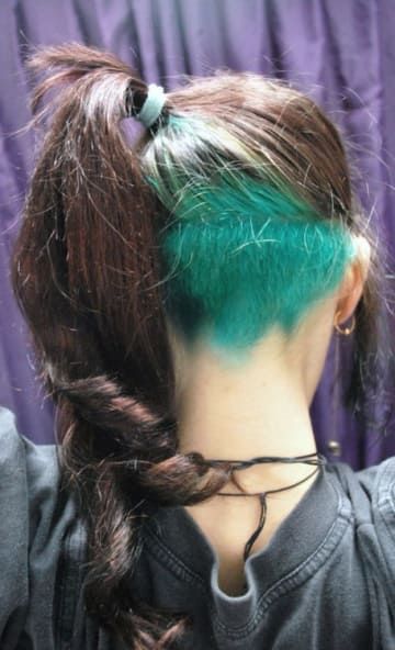 Hair dyed at the nape