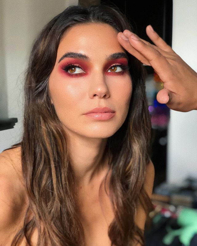 Makeup With Red Eyeshadow