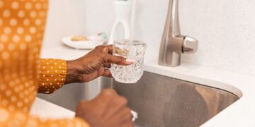 Beber água da torneira com cloro faz mal