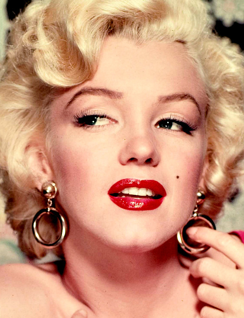 Marilyn Monroe ~ Shades of Red | Platinum Loves Blue
