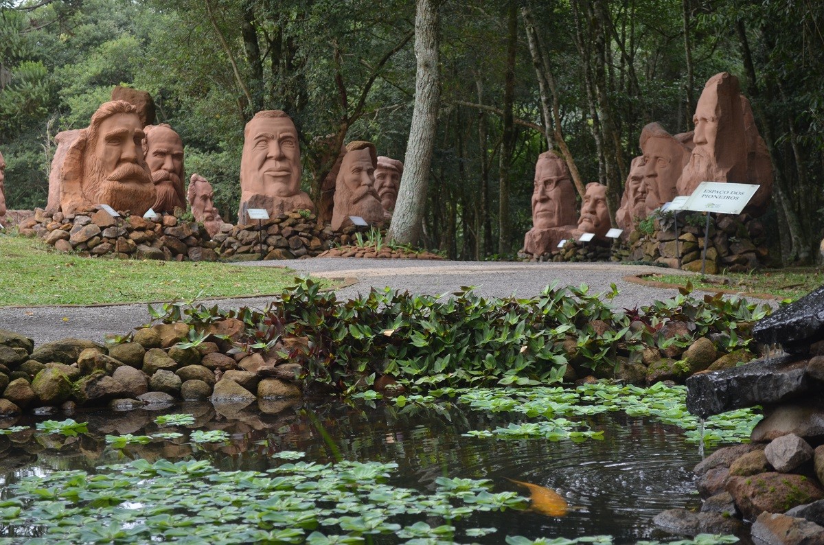 Esculturas Parque Pedras do Silêncio