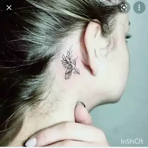 Tatuagem Feminina No Pescoço Delicada pequena