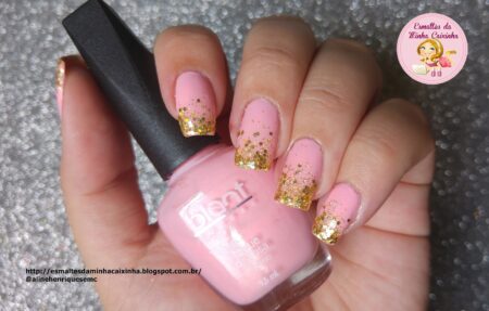 Unha Rosa com Dourado