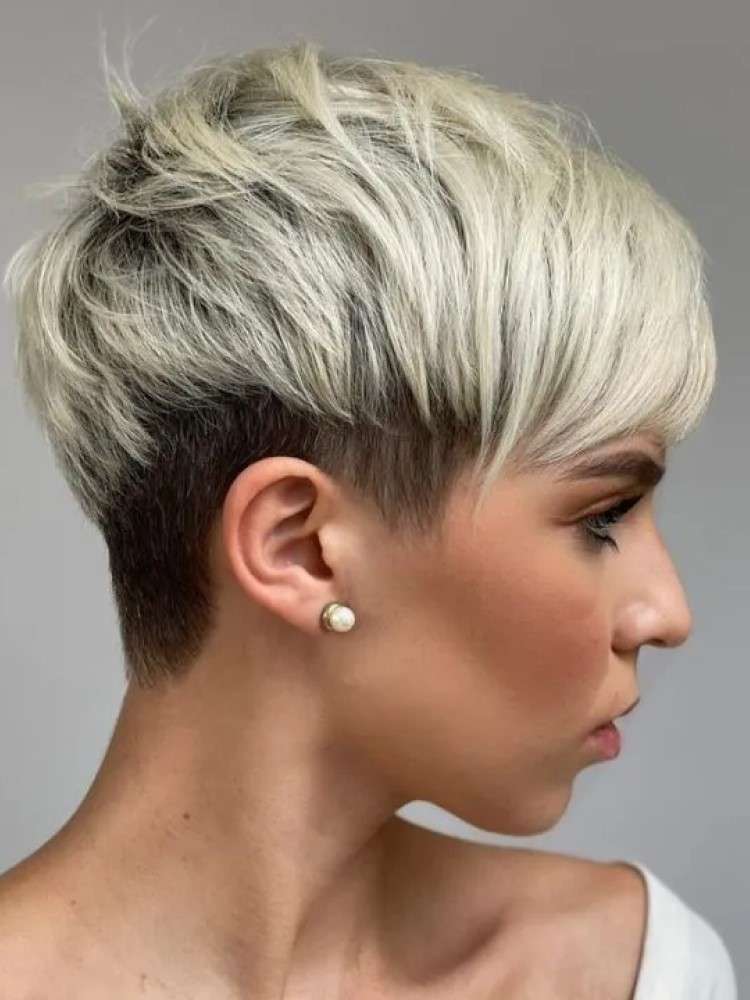 Cabelo Feminino Raspado De Um Lado