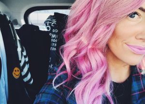 cabelo-rosa-pastel-feminino