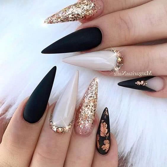 Unhas Stiletto Decoradas