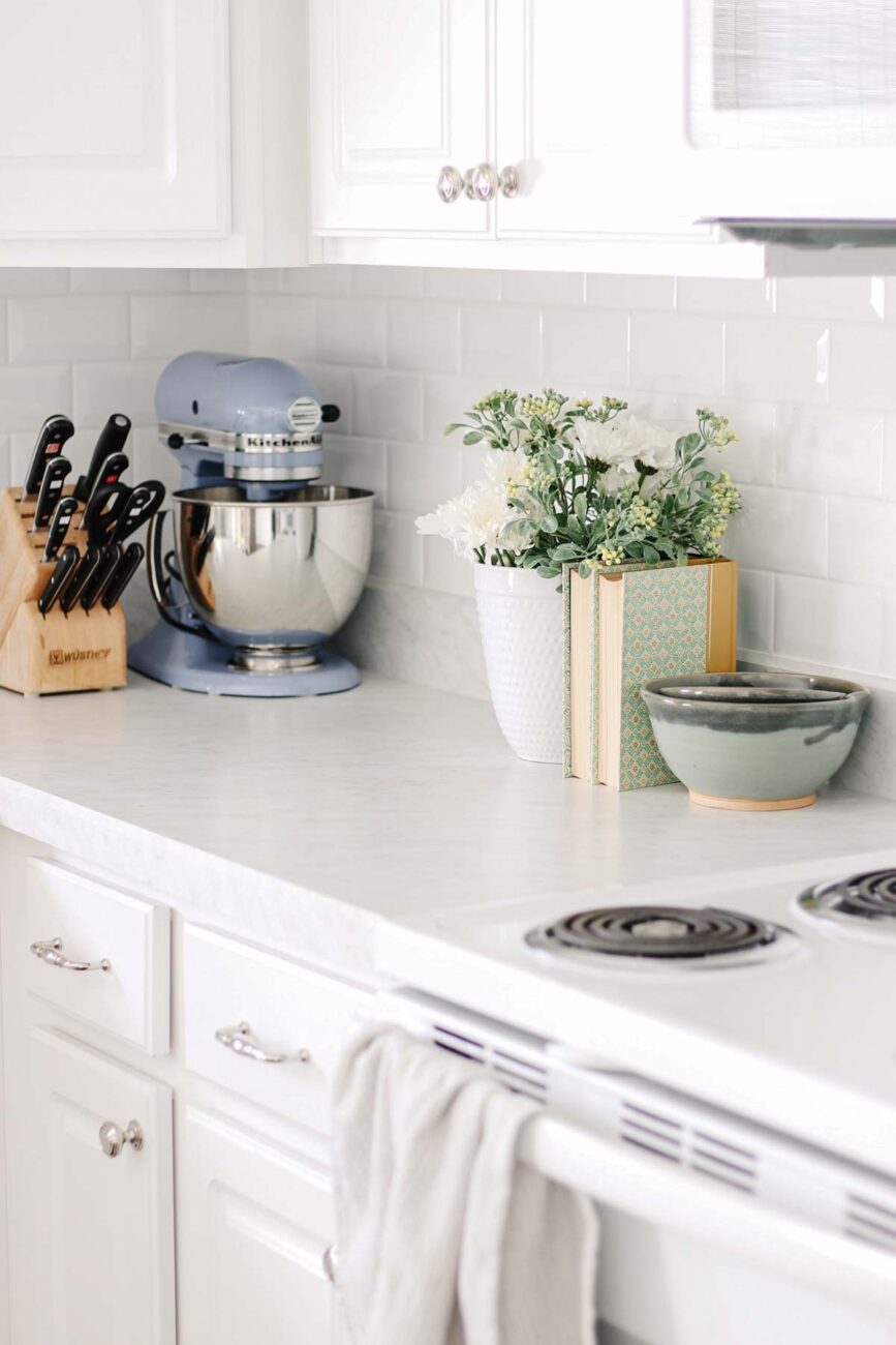 white kitchen decor