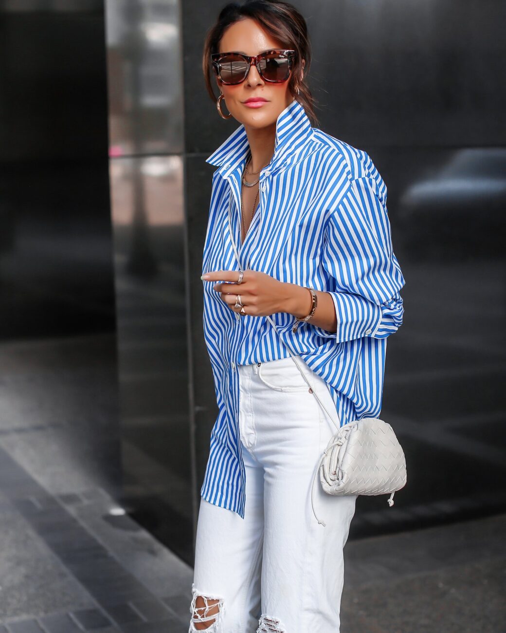 look-azul-e-branco