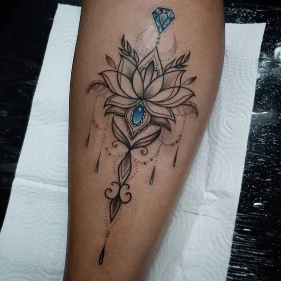 tatuagem feminina panturrilha