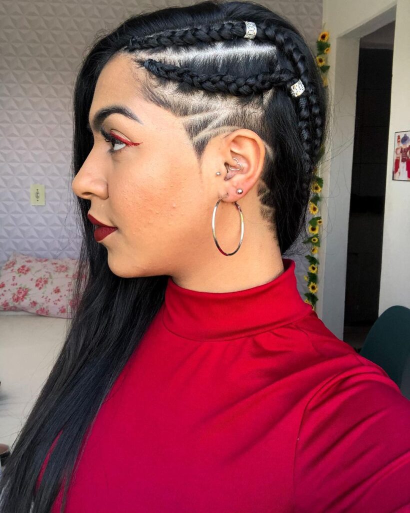 Cabelo Feminino Raspado De Um Lado