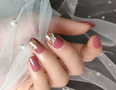 Diamond Decorated Nail