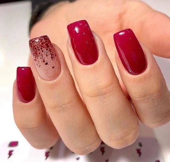 unhas-vermelhas-com-glitter