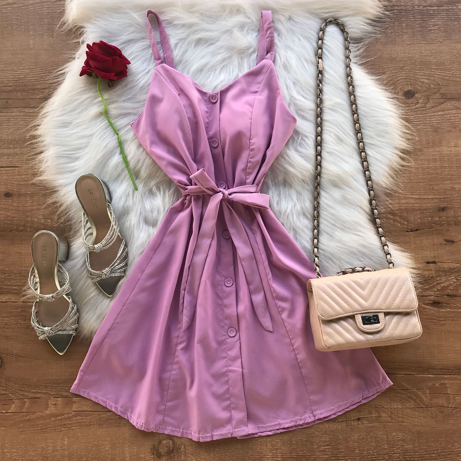 Look com Vestido Lilas