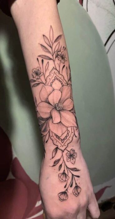 tatuagem-feminina-floral