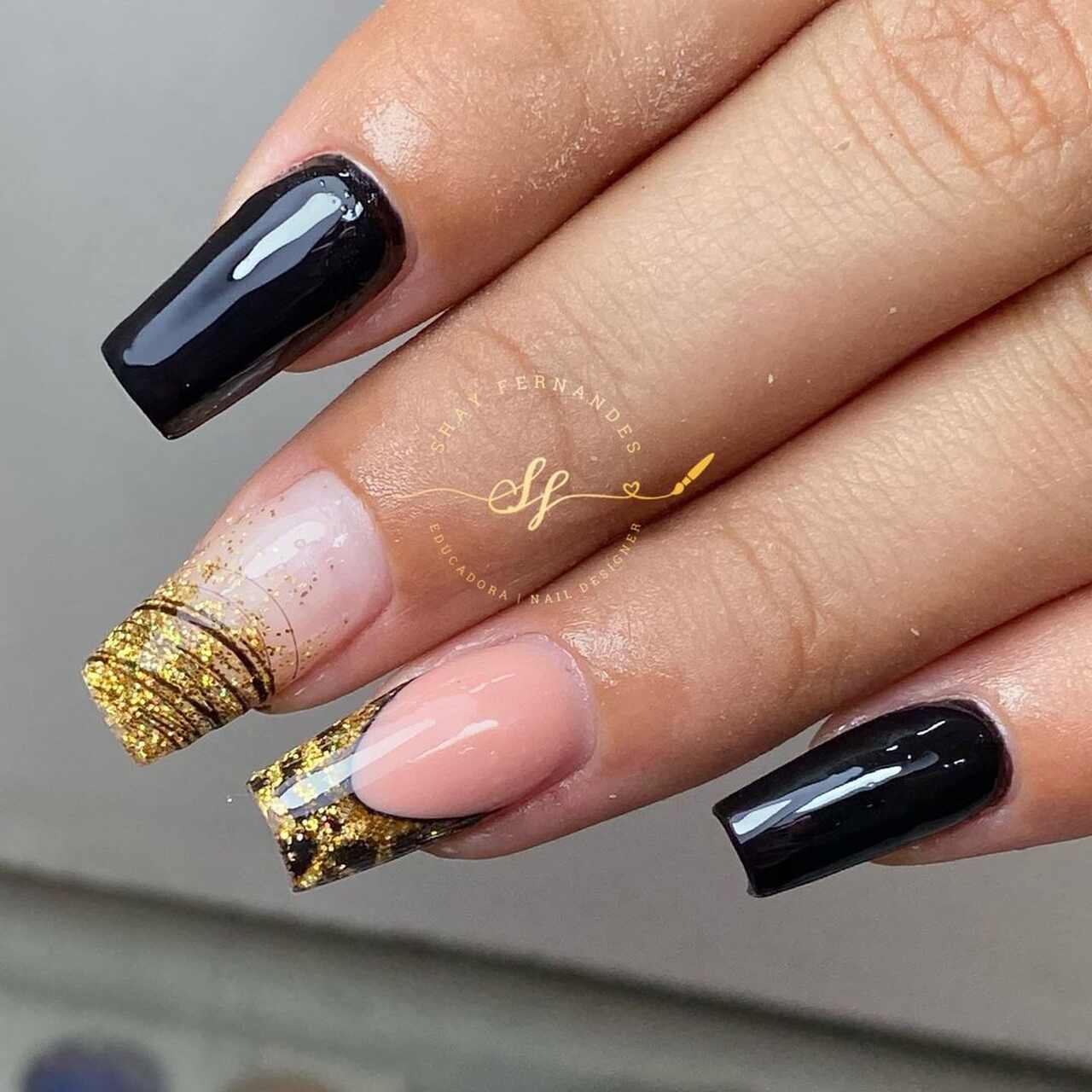 Unha Decorada Preta Com Glitter Dourado