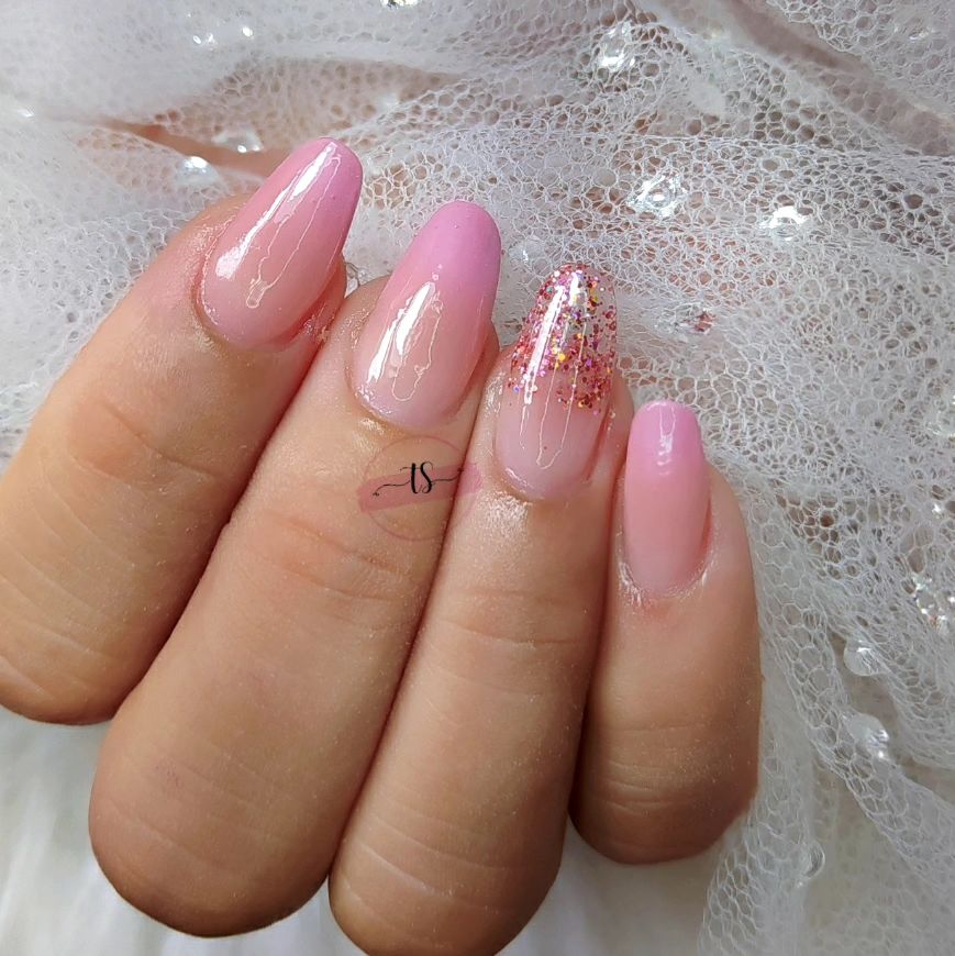 unhas-degrade-rosa-e-branco