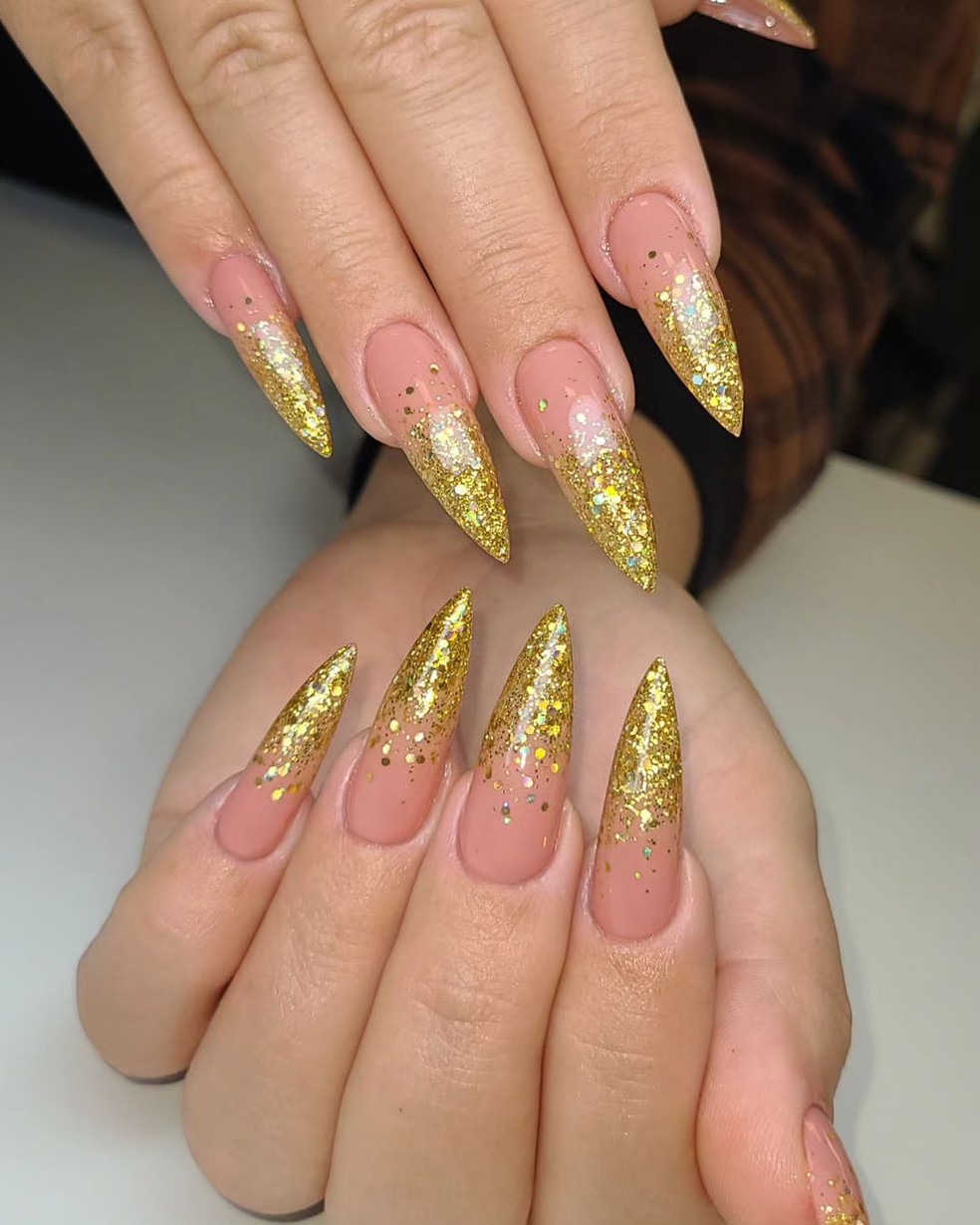 unhas-encapsuladas-stiletto