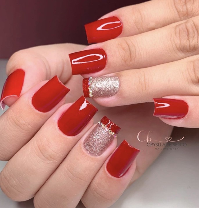 unhas-vermelhas-com-glitter