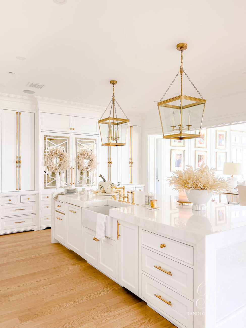 white kitchen decor