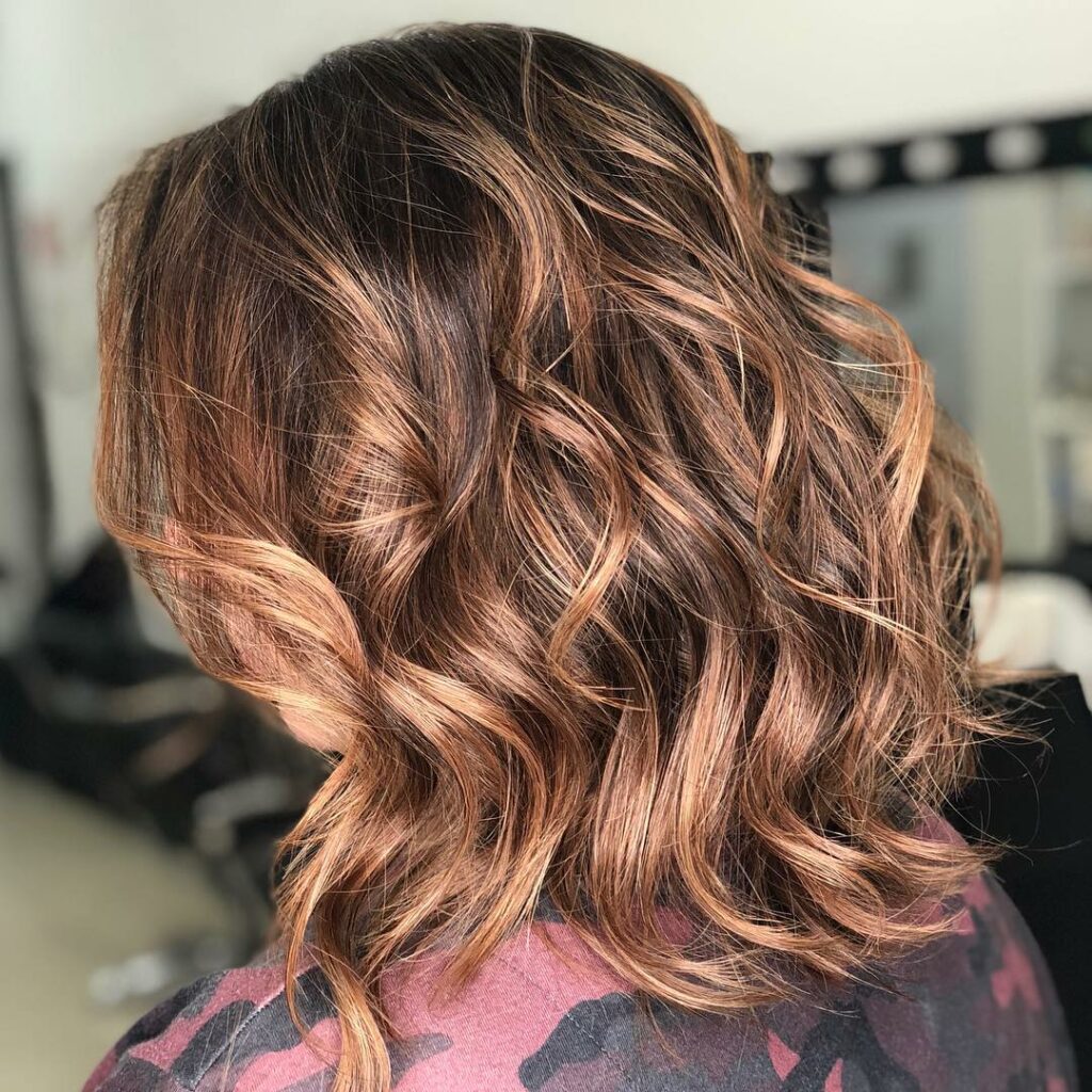 Morena Iluminada Em Cabelo Curto