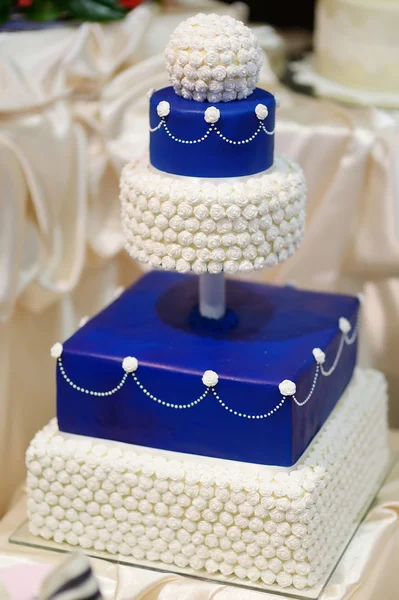 bolo-de-casamento-azul-e-branco