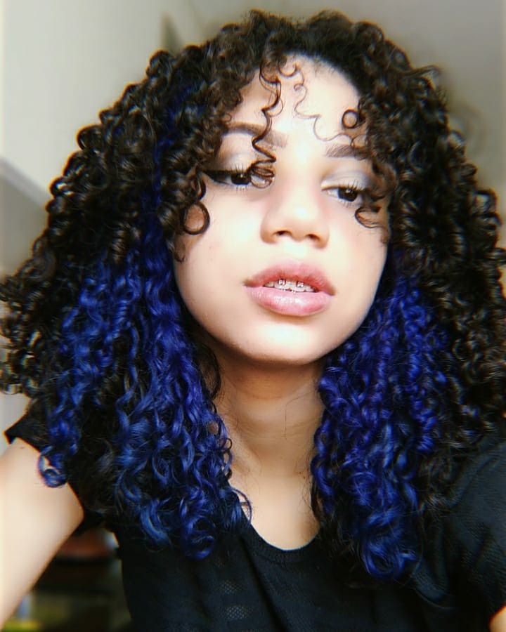 Cabelo Cacheado Azul