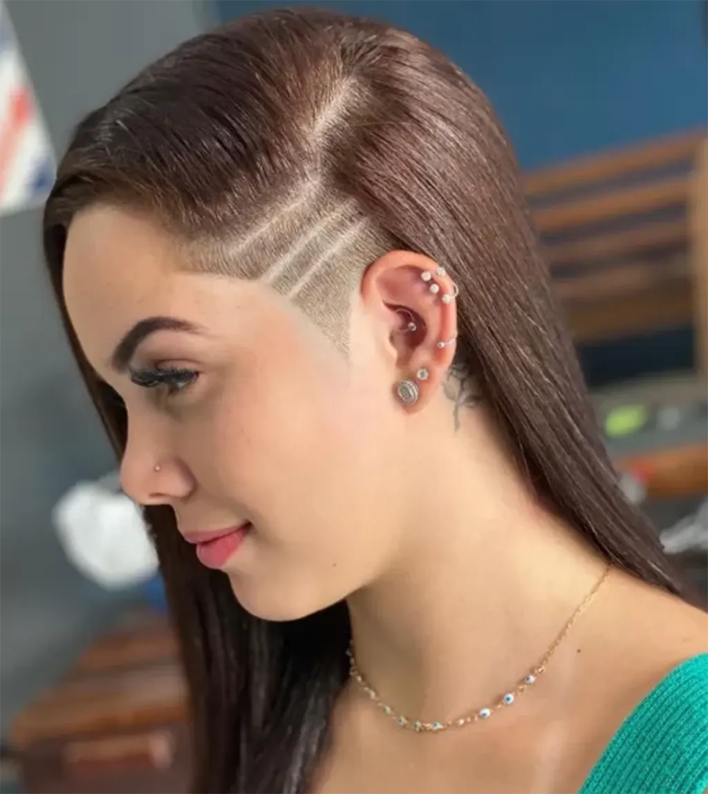 Cabelo Feminino Raspado De Um Lado