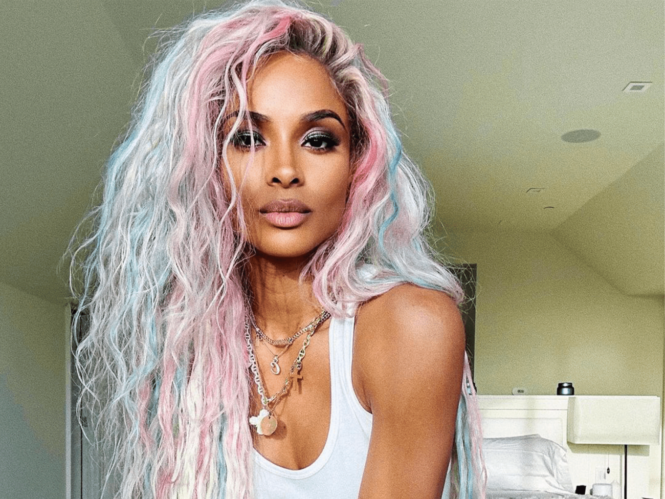 celebrities with pastel pink hair