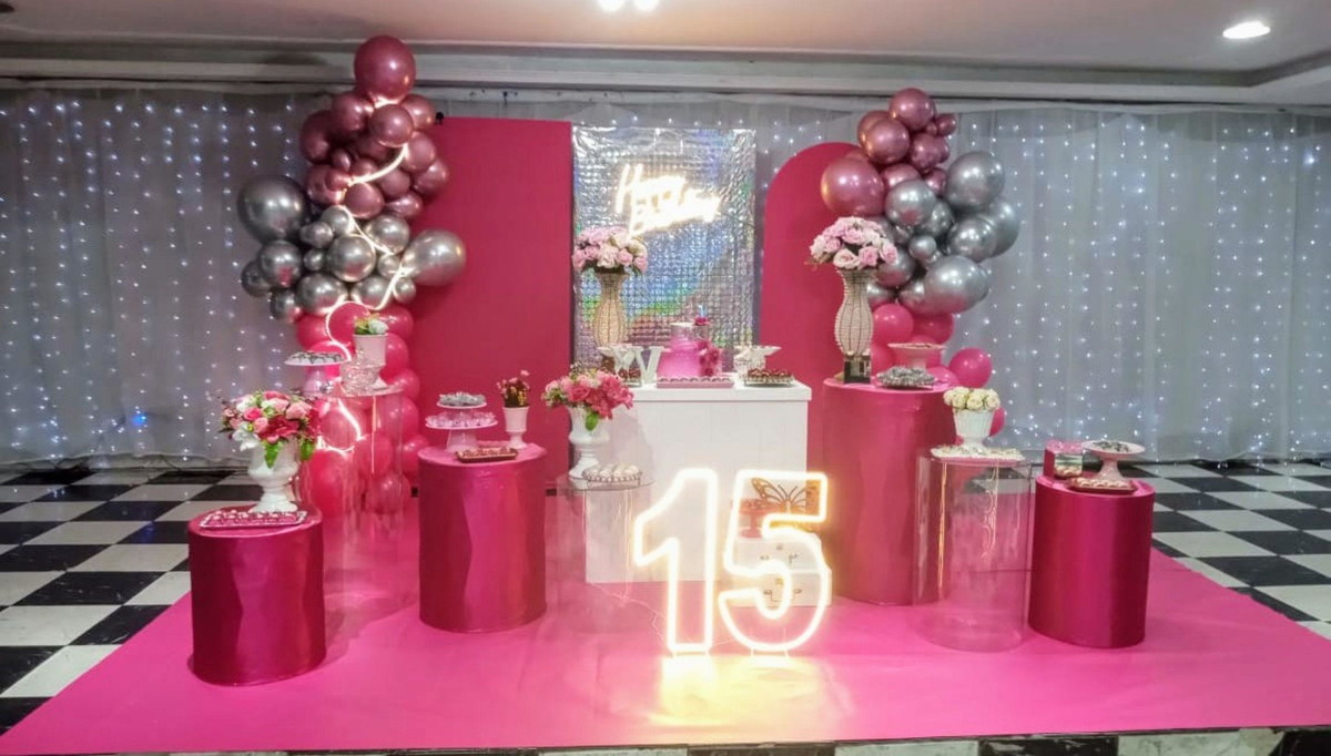 decoracao-de-festa-de-15-anos-rosa