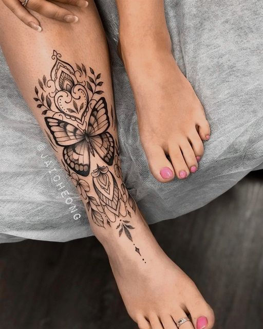 Tatuagem Feminina na Canela