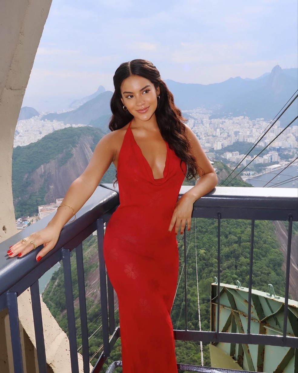 celebridades de vestido vermelho