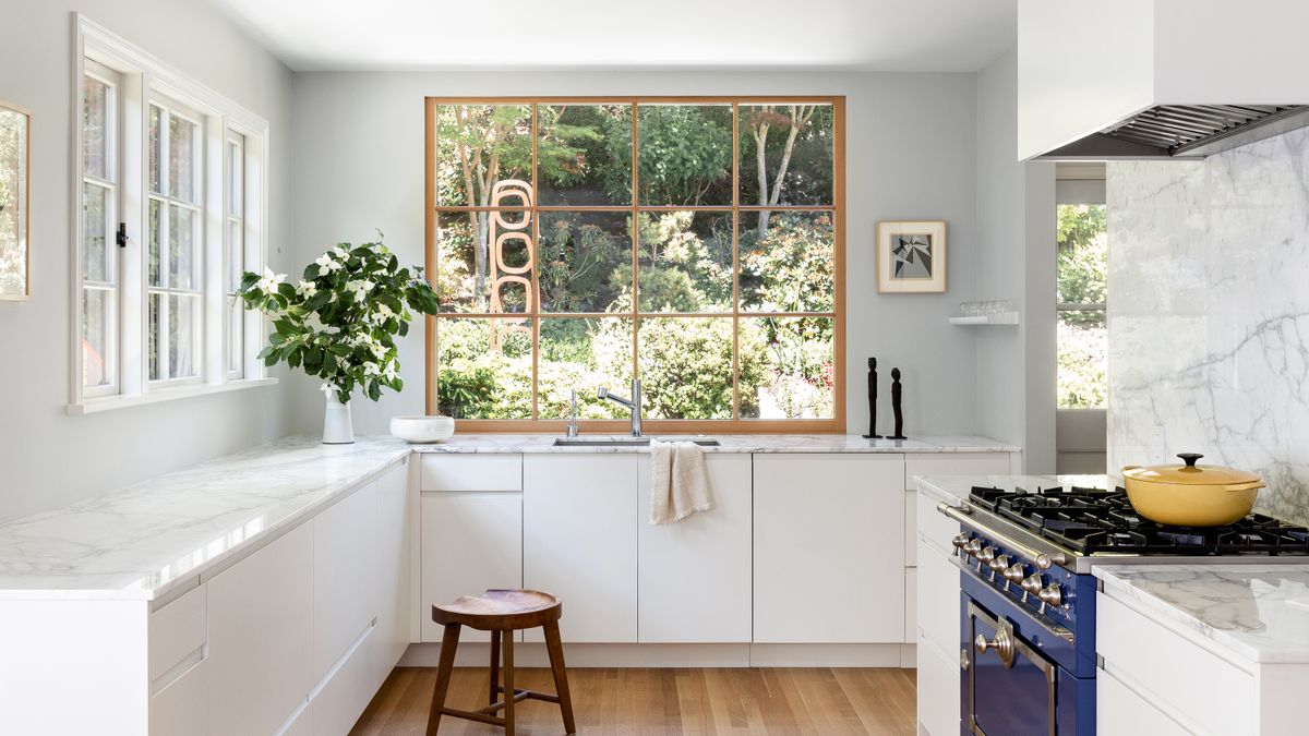 White Kitchen Decoration