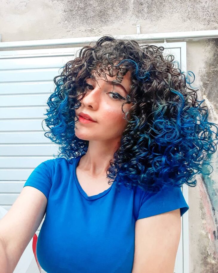 Cabelo Cacheado Azul