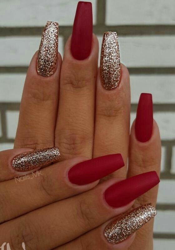 unhas-vermelhas-com-glitter