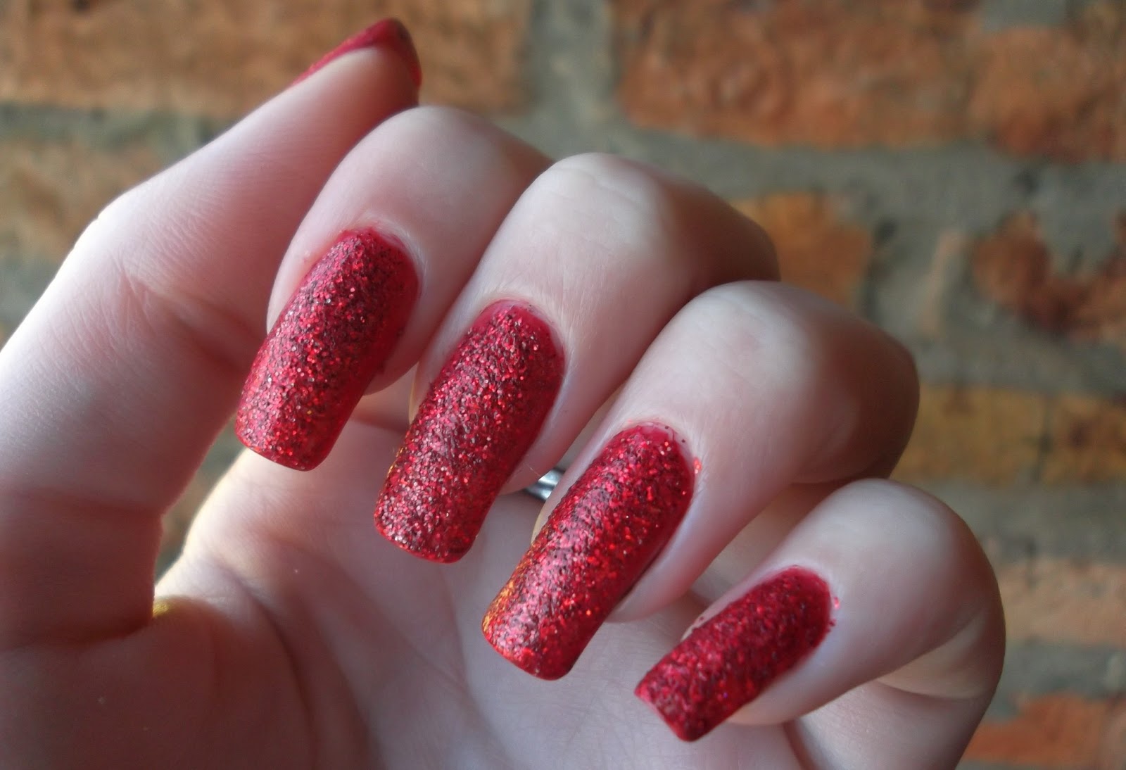 unhas-vermelhas-com-glitter