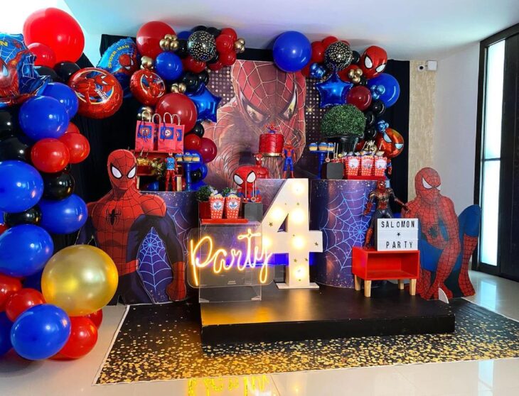 Modelos de Decoracao Do Homem Aranha Simples