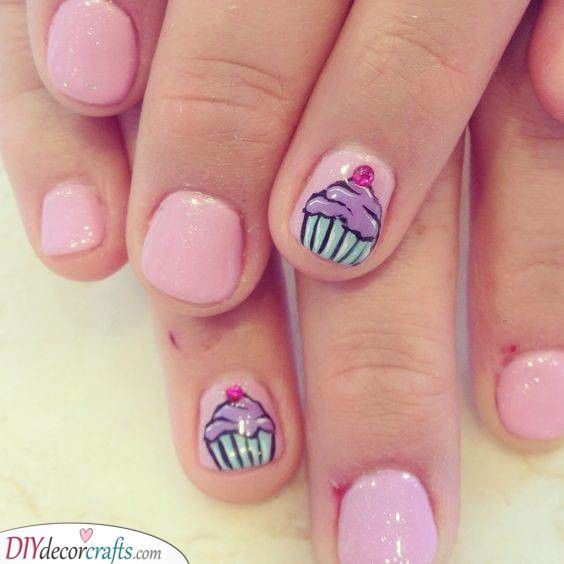 Cupcake Decorated Nail